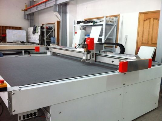 グラファイトおよび PTFE のシート・カッターが付いているレーザー/超音波の打抜き機