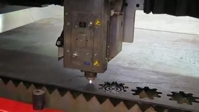 炭素鋼/ステンレス鋼 CNC レーザーの打抜き機 1200mm * 900mm