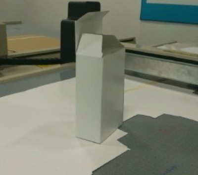 紙箱のカートン 350gsm の刃の打抜き機を梳いて下さい